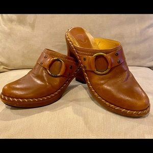 FRYE clogs